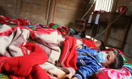 Nghi sởi bùng phát, hàng trăm HS được nghỉ học 15 ngày