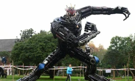 “Người máy biến hình” làm từ phế liệu