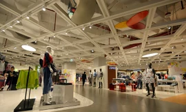 Cảnh vắng vẻ khu mua sắm ở tòa nhà Lotte