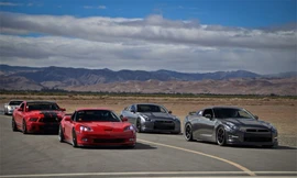 Siêu xe độ đua trên đường băng