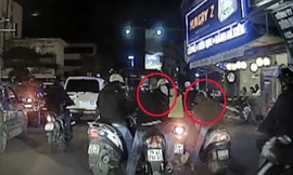 Tình huống 'va chạm' nghi dàn cảnh móc túi trên phố Hà Nội