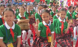 Khăn hồng hữu nghị thiếu nhi Việt- Trung