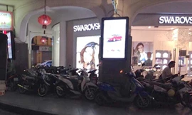 Bãi trông xe tự phát thu giá cao gấp nhiều lần mức quy định của thành phố.