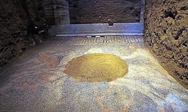 Bức tranh khảm khổng lồ trong lăng mộ bí ẩn. Ảnh: AFP/Getty Images.