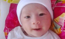 Bé Huy tăng cân thêm 900 gr so với ngày mới xuất viện cách nay 2 tuần.