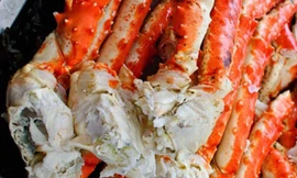 Chân, càng cua Hoàng đế Alaska bán riêng có giá bằng một nửa so với loại nguyên con.