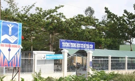 Trường THCS Trà Côn - nơi xảy ra sự việc. 