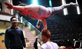 Học viên trường xiếc khổ luyện để thành tài