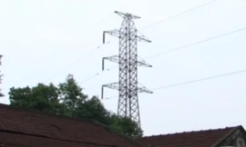 Ghê người vật dụng trong nhà nhiễm điện từ đường cao thế