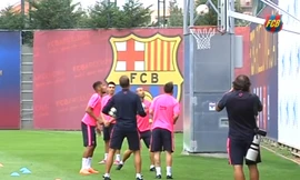 Messi đánh đầu ghi bàn vào rổ tuyệt đỉnh