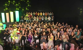 Đắt hàng nghề... vỗ tay thuê