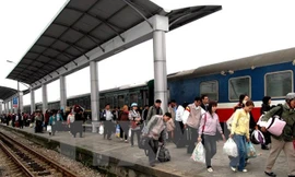 Ga Vinh rất tấp nập hành khách vào dịp cuối năm. Nguồn: TTXVN.