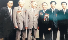 Năm anh em một nhà cùng tiến về năm cửa ô...