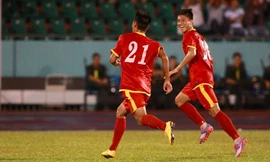 Các cầu thủ Việt Nam đã có một khởi đầu như mơ ở cuộc tiếp đón SV Hàn Quốc. Ảnh: Zing