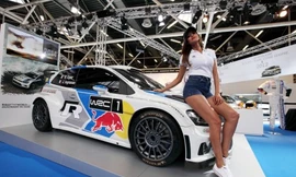 Hút hồn bởi mỹ nhân tại Bologna Motor Show 2014