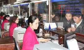 Hành khách nên mua vé của nhà ga để tránh bị “cò” lợi dụng.