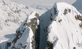 Thót tim với màn trượt tuyết qua khe núi