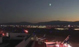 Cầu lửa bí ẩn trên bầu trời Nhật Bản