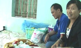 Bé gái sơ sinh bị bỏ rơi trong túi ni lông bên đường