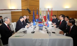 Thủ tướng Ý Matteo Renzi, Chủ tịch Hội đồng châu Âu Herman Van Rompuy và Chủ tịch Ủy ban châu Âu José Manuel Barroso đón Thủ tướng Nguyễn Tấn Dũng đến dự ASEM 10. Ảnh: TTXVN