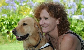 Lisa và chú chó nhỏ