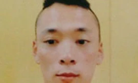 Bắt đối tượng dùng súng uy hiếp người nước ngoài