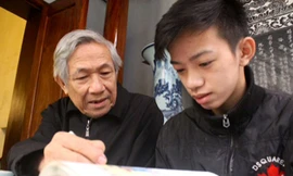 Nhà giáo hưu trí Nguyễn Trà 22 năm dạy học miễn phí cho trẻ em nghèo.