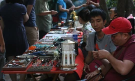 Phiên chợ đồ cổ giữa trung tâm Hà Nội
