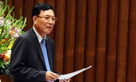 Bộ trưởng Bộ Giáo dục và Đào tạo Phạm Vũ Luận cho biết việc biên soạn sách giáo khoa là công việc khó khăn. Ảnh Minh Thanh.