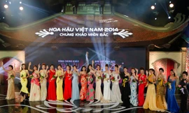 Đêm đẹp bên sông Hồng