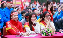 Các hoa hậu, á hậu, người đẹp tham dự Chủ Nhật Đỏ do báo Tiền Phong tổ chức.