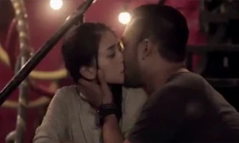 Ngô Thanh Vân khóa môi ảo thuật gia Việt kiều