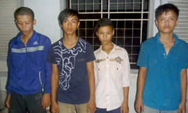 Bắt quả tang 6 đối tượng chặn xe ô tô xin đểu