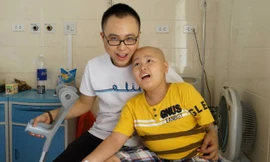 Mắc bệnh hiểm nghèo vẫn đi gieo nụ cười