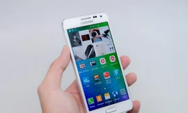 Mở hộp Samsung Galaxy Alpha xách tay giá 11 triệu đồng