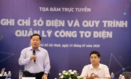 Nhà báo Lê Xuân Sơn, Tổng Biên tập báo Tiền Phong phát biểu khai mạc buổi tọa đàm. 