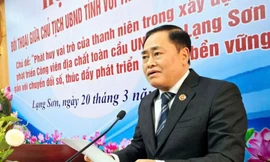 Chủ tịch UBND tỉnh Lạng Sơn đối thoại với thanh niên. Ảnh: Duy Chiến.