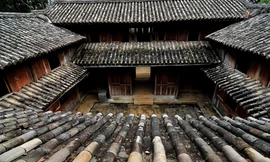 Dinh thự họ Vương. Ảnh: Hachi8