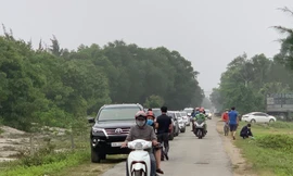 Choáng cảnh 'cò' ùn ùn đổ về làng, 'chào hàng' bán đất như buôn rau