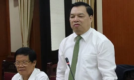 Ông Lê Mạnh Hùng (bìa phải). Ảnh: TG