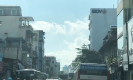 Ùn tắc kéo dài trên đường Khâm Thiên