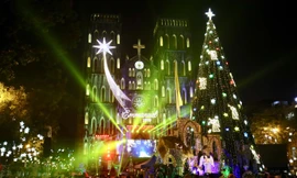 Người dân Hà Nội, TPHCM và nhiều thành phố đón Giáng sinh