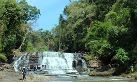 Thác Thủy Tiên lọt thỏm giữa rừng sâu