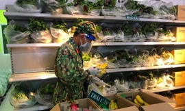 Đi chợ hộ ở cửa hàng 'không người bán, tự tính tiền'