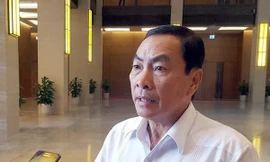 Đại biểu Quốc hội Phạm Văn Hòa đề nghị xây dựng cơ chế giám sát chặt chẽ quyền lực của quận trưởng khi Hà Nội thí điểm mô hình chính quyền đô thị.