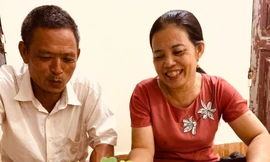 Gia đình nhỏ hạnh phúc của anh Lê Thế Sinh (47 tuổi) và chị Nguyễn Thị Thi (45 tuổi) tại khu công nghiệp Thăng Long ở Hà Nội 