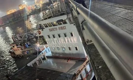 'Cắt ngọn' giải cứu tàu thủy kẹt ở gầm cầu Đồng Nai