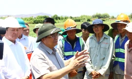 Thủ tướng Phạm Minh Chính kiểm tra công tác ứng phó với hạn hán ở Ninh Thuận