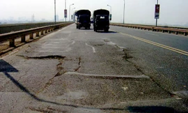 Mặt cầu lồi, lõm như đường làng