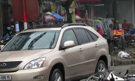 Mở cửa xe Lexus, gây tai nạn chết người